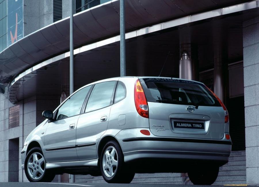  Nissan Almera Tino 2000 года  (фото 16 из 18)
